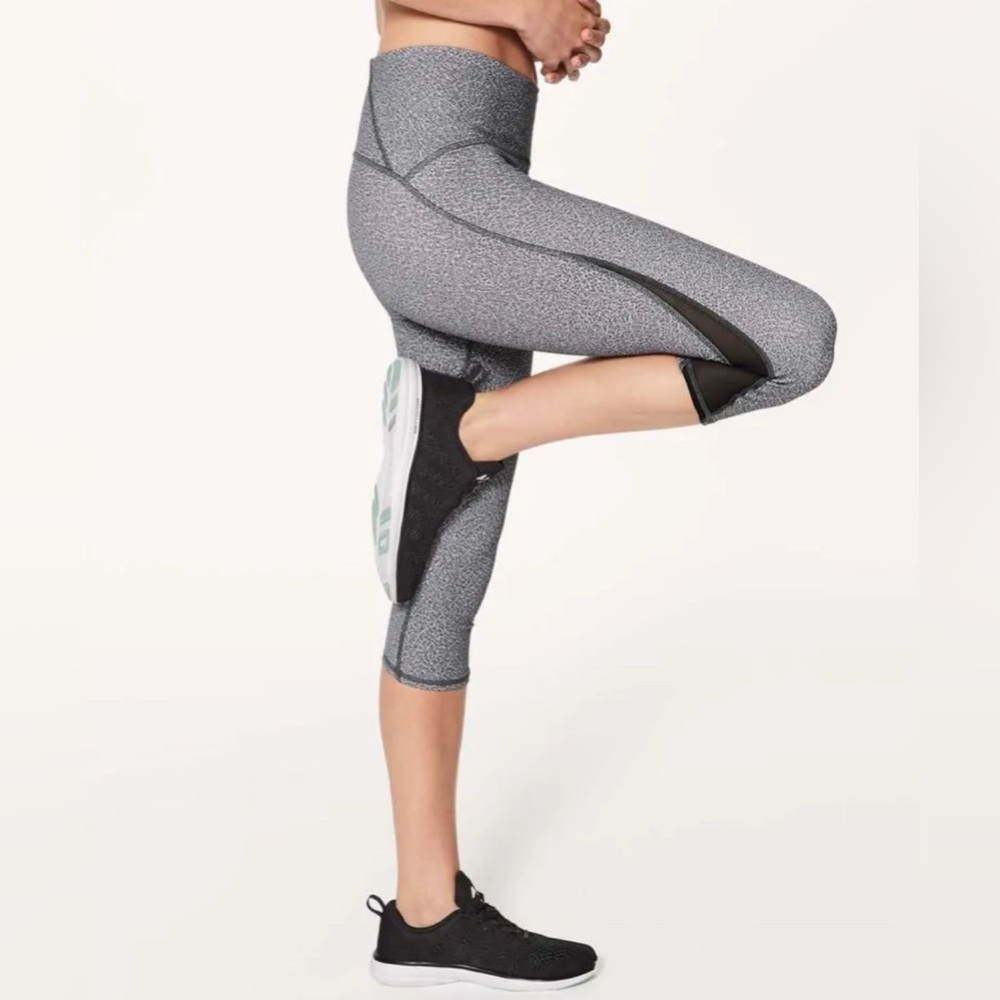 Lululemon Train Times Crop 17" Size 4 Leggings